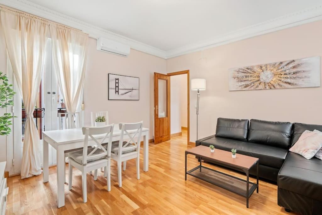 Spacious Modern Flat In The Centre Of - Infantas